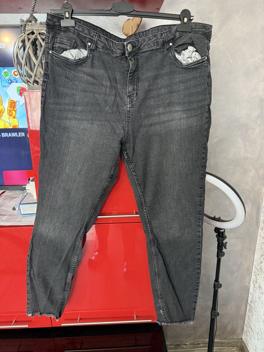 Vand blugi marime mare 30 lei