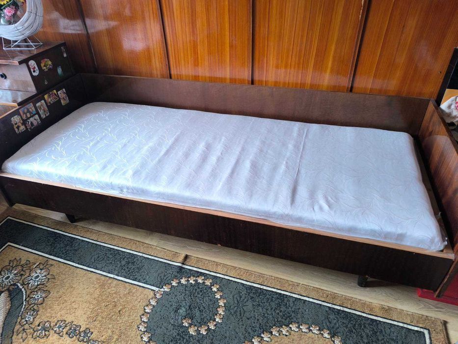 Ъглови легла 2 бр. , с ракла и два нови матрака  70/190