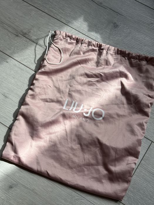 Оригинална Liu Jo дамска чанта + сатенена торбичка