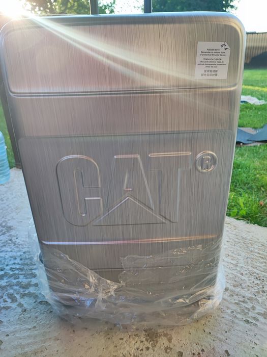 Vând troller CAT 52.2 litri