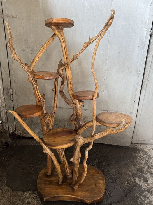 Деревянная подставка для цветов