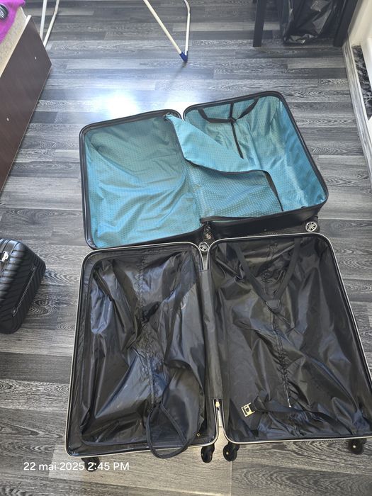 2 Geamantane plus 2 geanți cosmetice