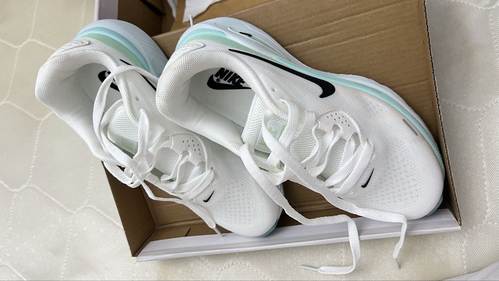 37 размер,Nike кроссовка оригинал