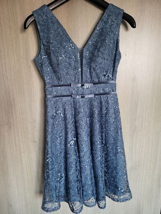 Къса синя дантелена рокля за официални случаи