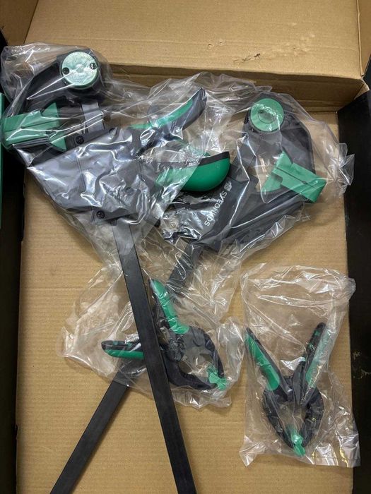 Clemă arc pentru lemn cu eliberare rapidă