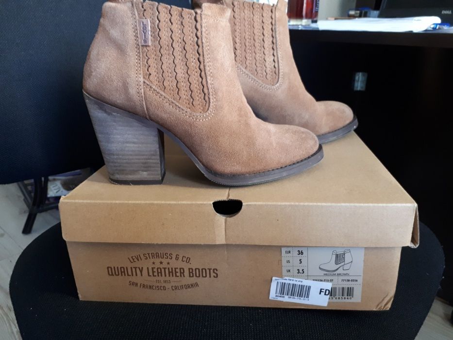 Ghete piele intoarsa Levi's