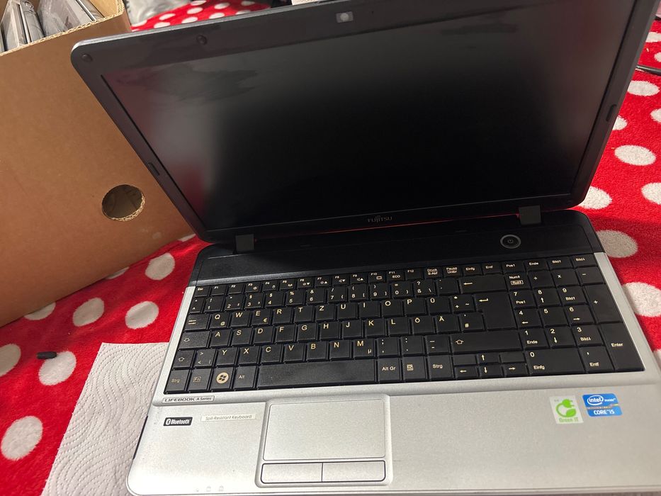 Laptopok eladóak, darabja 300 lej. Mindegyikhez van töltő.