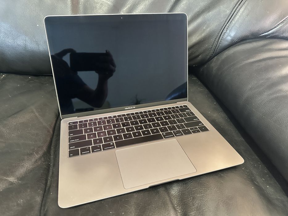 Macbook Air 2019 Impecabil Nu porneste Fara conturi Transport inclus in pret