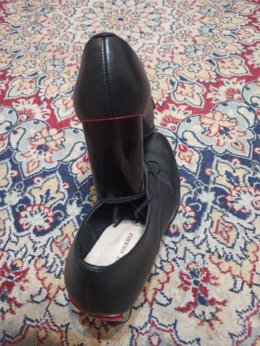 Кожаные чёрные ботильоны