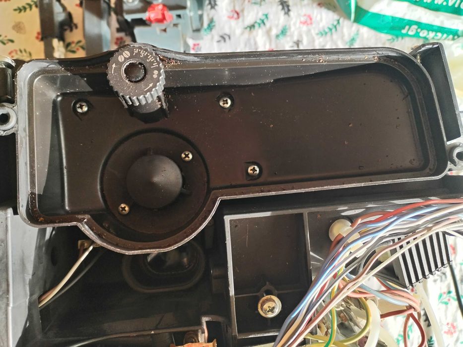 Кафемашина Delonghi Magnifica ESAM 4400 на части