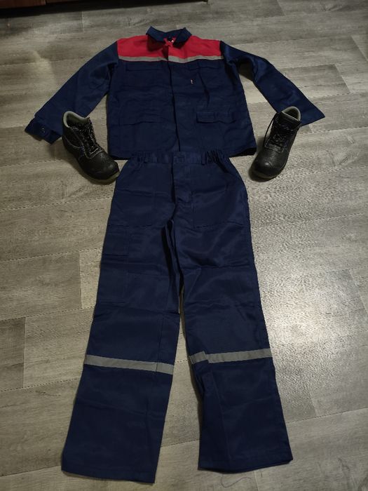 Продам форму и ботинки строительные