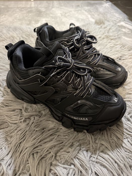 Balenciaga track