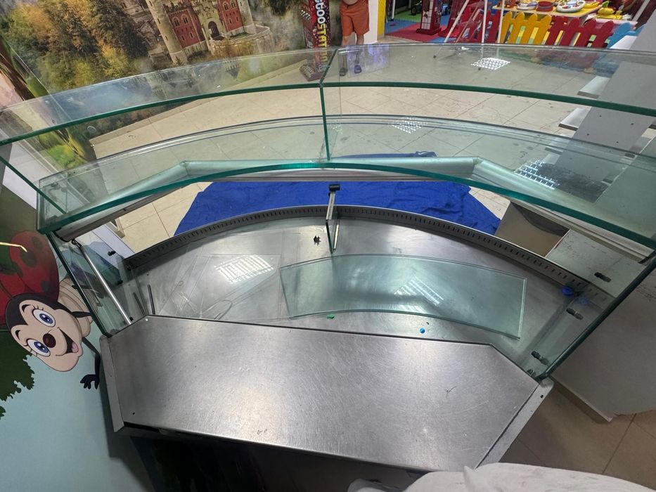 Хладилна витрина за торти