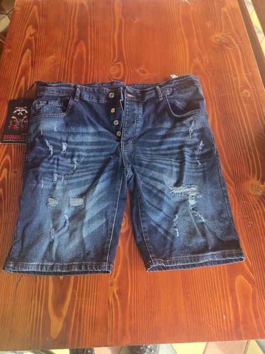 Vand blugi DSQUARED2 mai multe modele si marimi