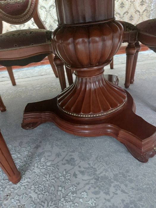 Стол со стульями