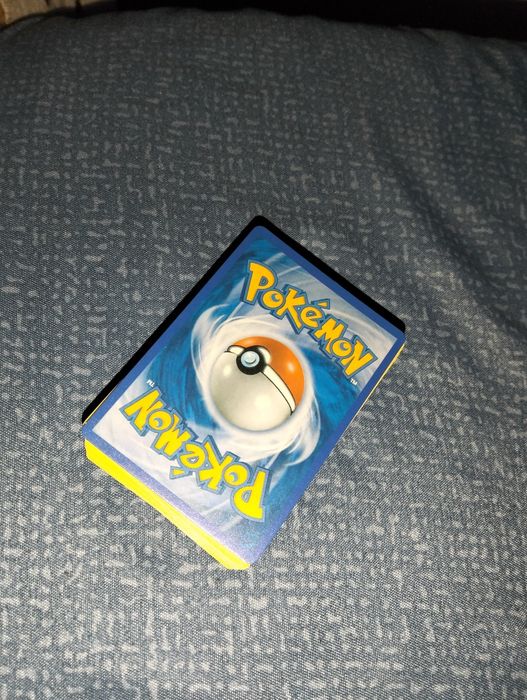 Vând 47 cartonașe Pokemon misterioase include unele cărți mai valoroase de 5 lei