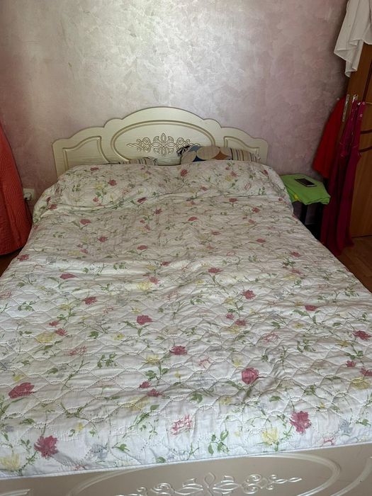 Продам спальный гарнитур