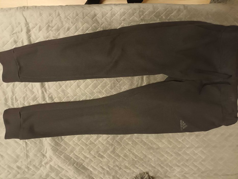 Анцунг ADIDAS размер S-М. Суичър Adidas за тинейджъри.