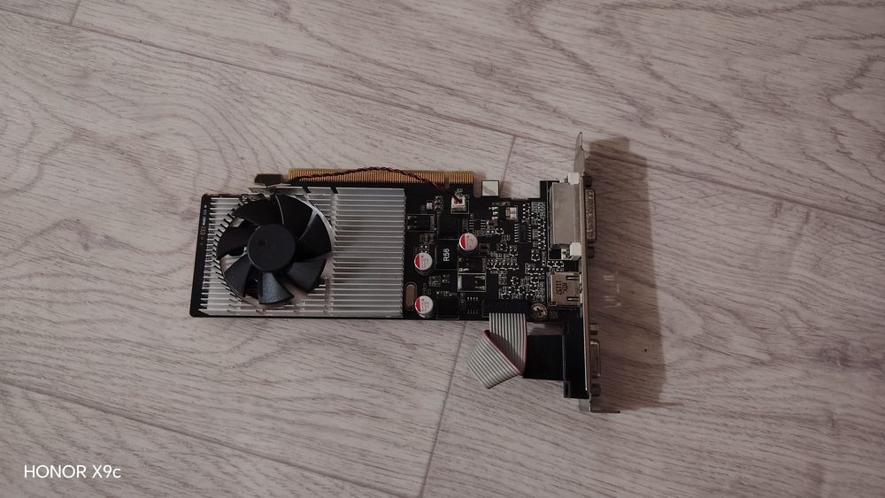 Видеокарта Geforce GT520
