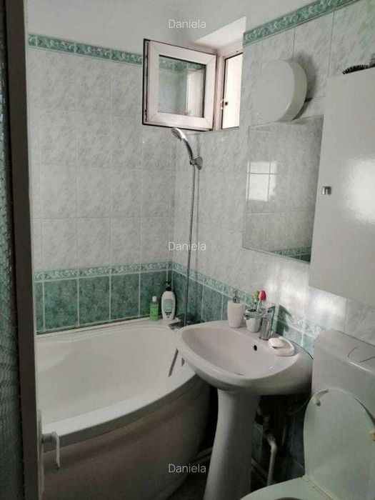 Proprietat vand apartament 3 camere Constanta, zona Far