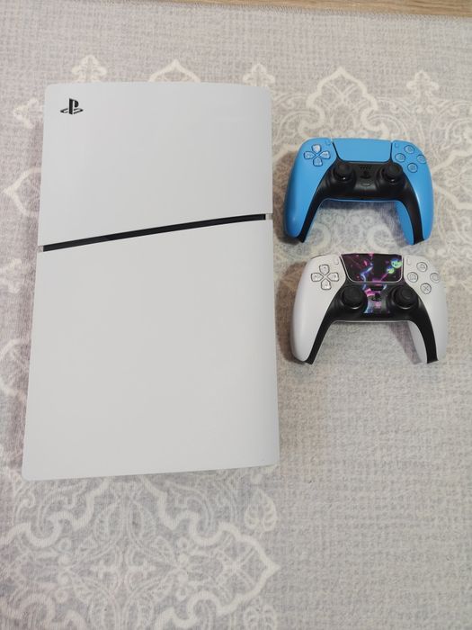 Vând PS 5 Slim + doua controllere!