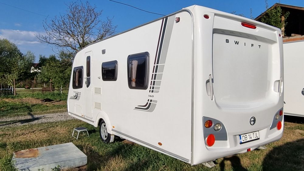 Rulota Swift Challenger, pat insula, 2 zone, dus separat, Panou solar