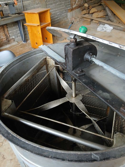 Центрофуга за мед