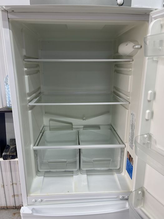 Продается Холодильник Indesit