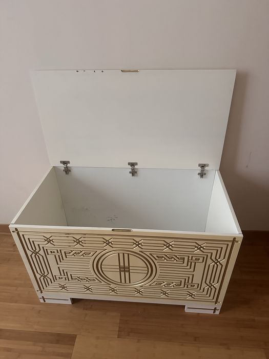 Сундук в национальном стиле