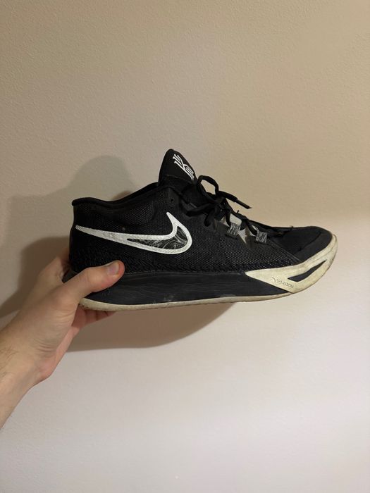 Nike adidasi baschet