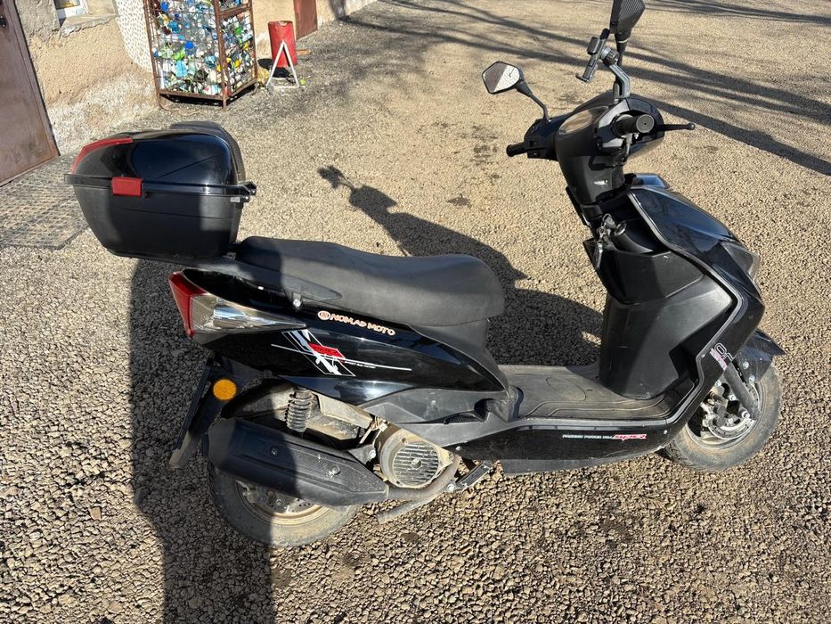 Скутер с документами,на учёте стоит. Налог уплачен