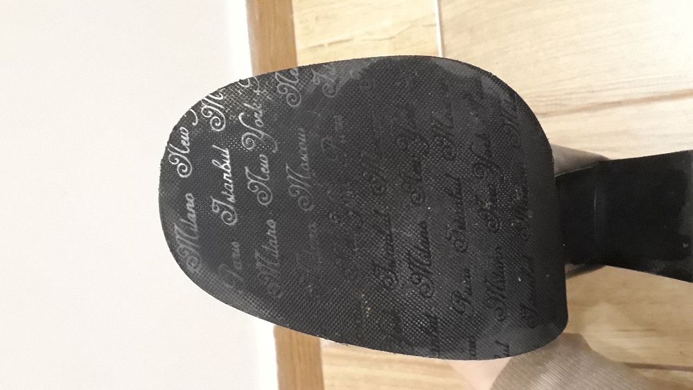 Продавам Боти Bianki