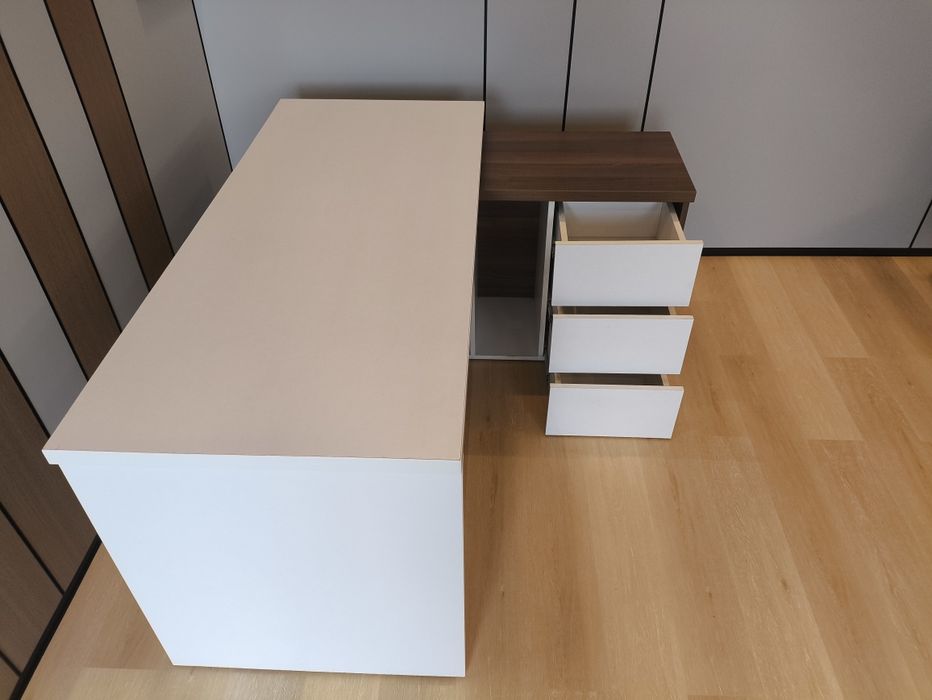 Masa de birou in L 1,60 x 1,35 cm