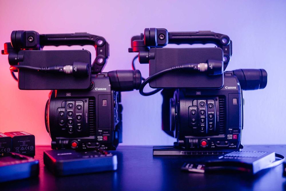 2x Canon C200 Cinema camera ( Pret redus pentru 2 saptamani)