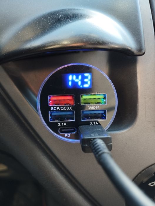 Încărcator 12 - 24 V pentru telefon, USB, C, voltmetru baterie
