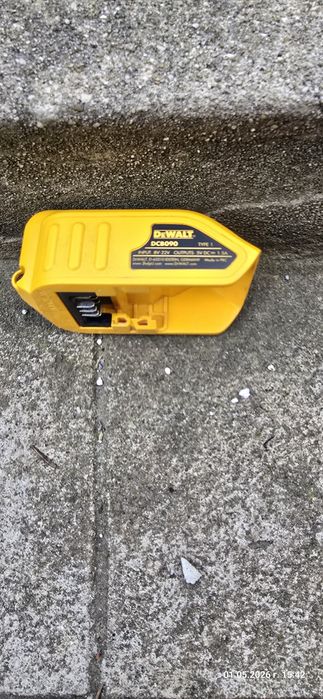 Адаптер за батерия с USB DeWALT DCB090