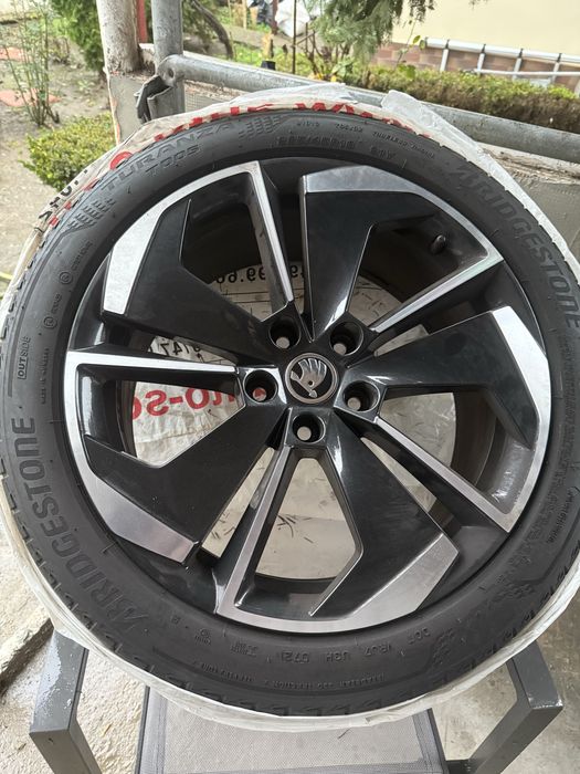 Jante Skoda Comet vRS OEM R18 + Anvelope Bridgestone de vara
