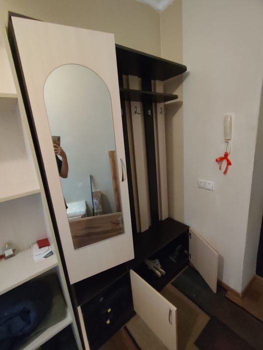 Продам прихожую шкаф