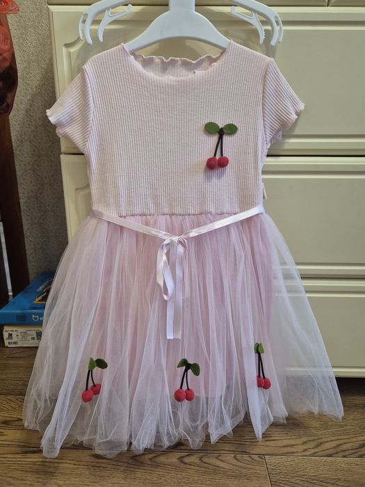 Платье нарядное 104