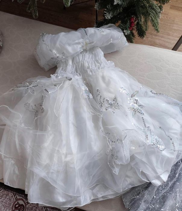 Нарядные платья для девочки 2-4 лет