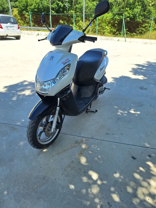 Продава се скутер peugeot kisbee 50 cc