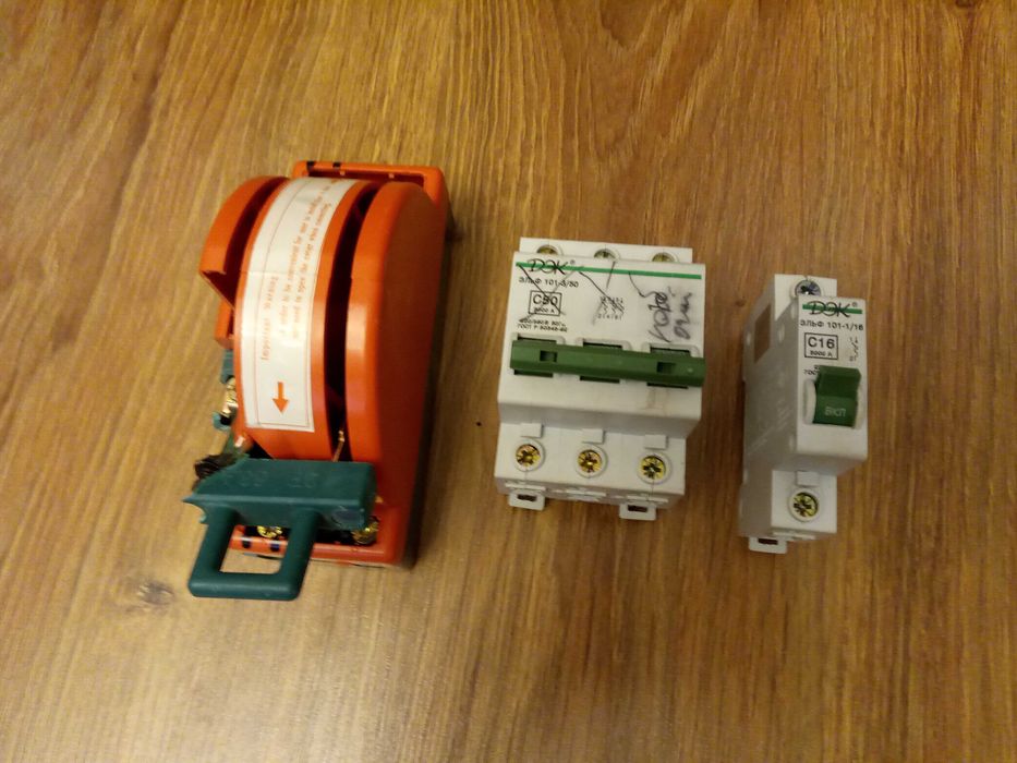 Электрические запчасти и полурабочий адаптер 12В 3А.Цена 20 тыс за все