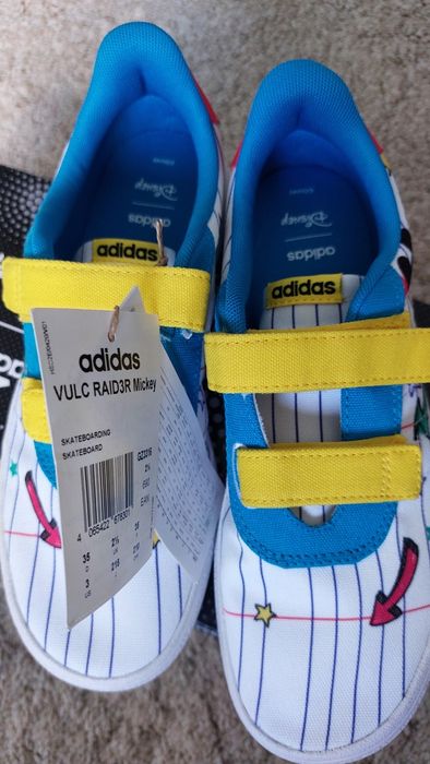 Adidași Adidas Vulc Raid3R Mickey Mărime 35/22 cm interior.