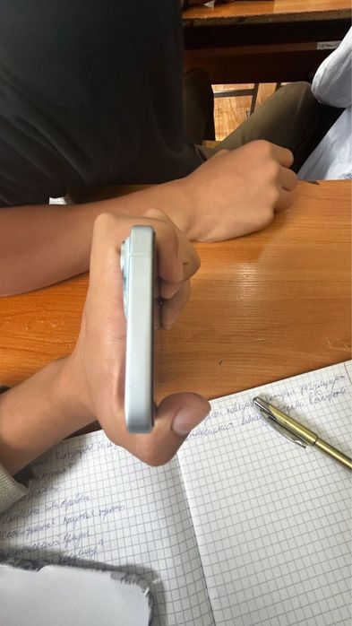 Iphone 15 blue 93 акб