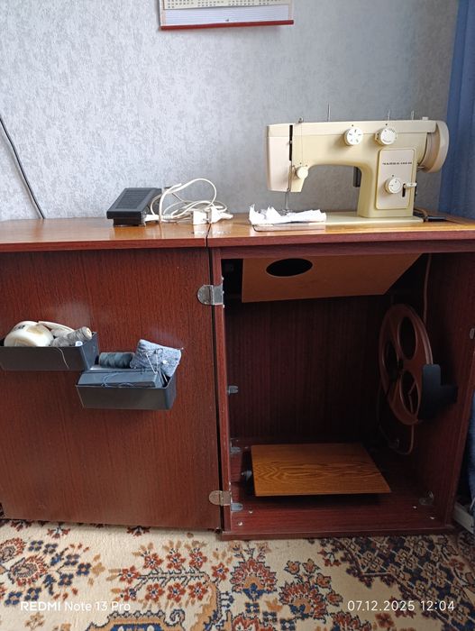 Продам швейную машину