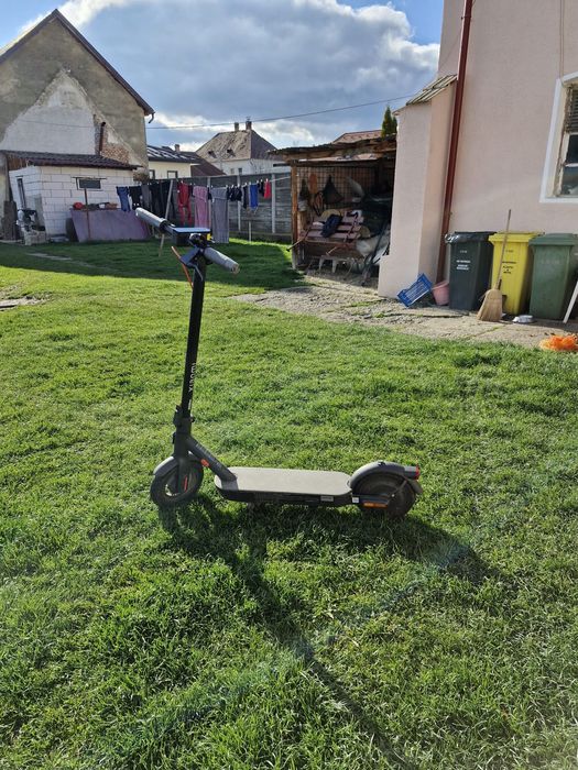 Vând trotineta electrica încă în garantie