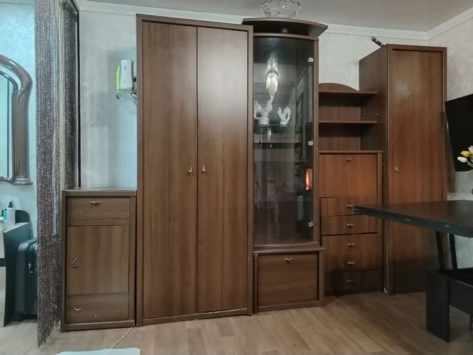Стенка в зал в нормальном состоянии