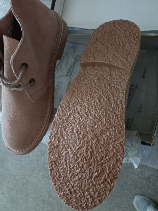 Vând ghetuțe din piele intoarsa