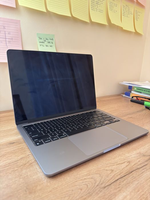 Macbook air m2 13-6 inch