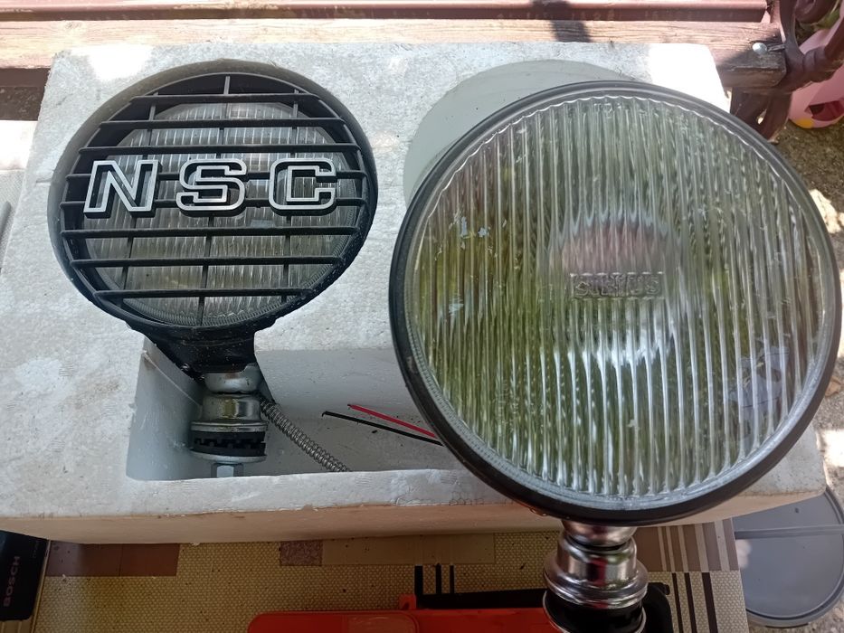 Халогенни фарове за джип или камион